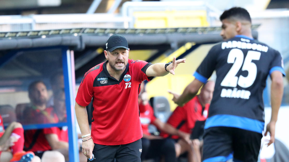 Sah als erster Trainer in der Bundesliga die Gelbe Karte: Paderborn-Coach Steffen Baumgart Sah als erster Trainer in der Bundesliga die Gelbe Karte: Paderborn-Coach Steffen Baumgart