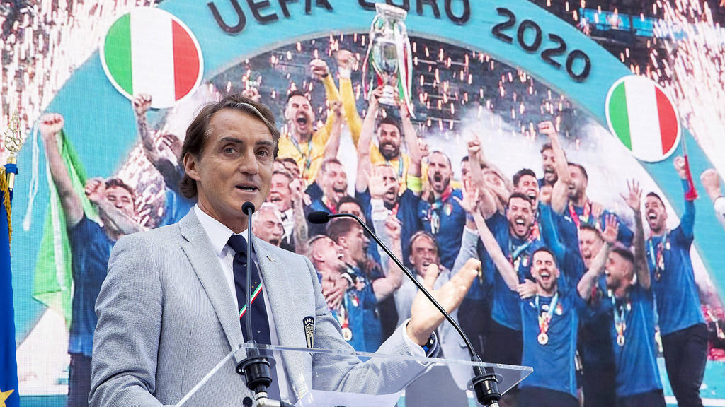 Italiens Nationaltrainer Roberto Mancini setzt auf seine Europameister