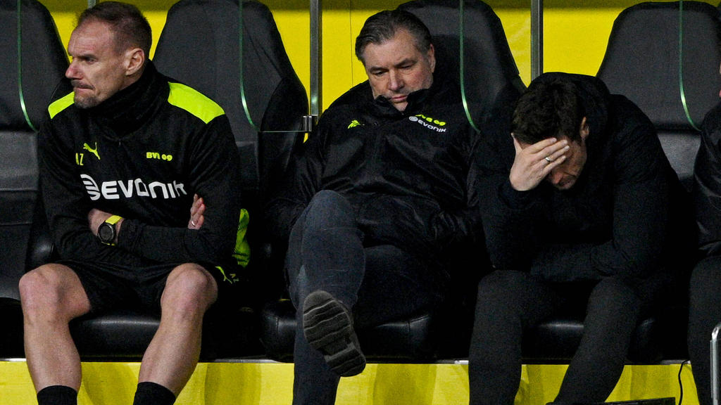 BVB-Sportdirektor Michael Zorc (M.) ist stinksauer BVB-Sportdirektor Michael Zorc (M.) ist stinksauer
