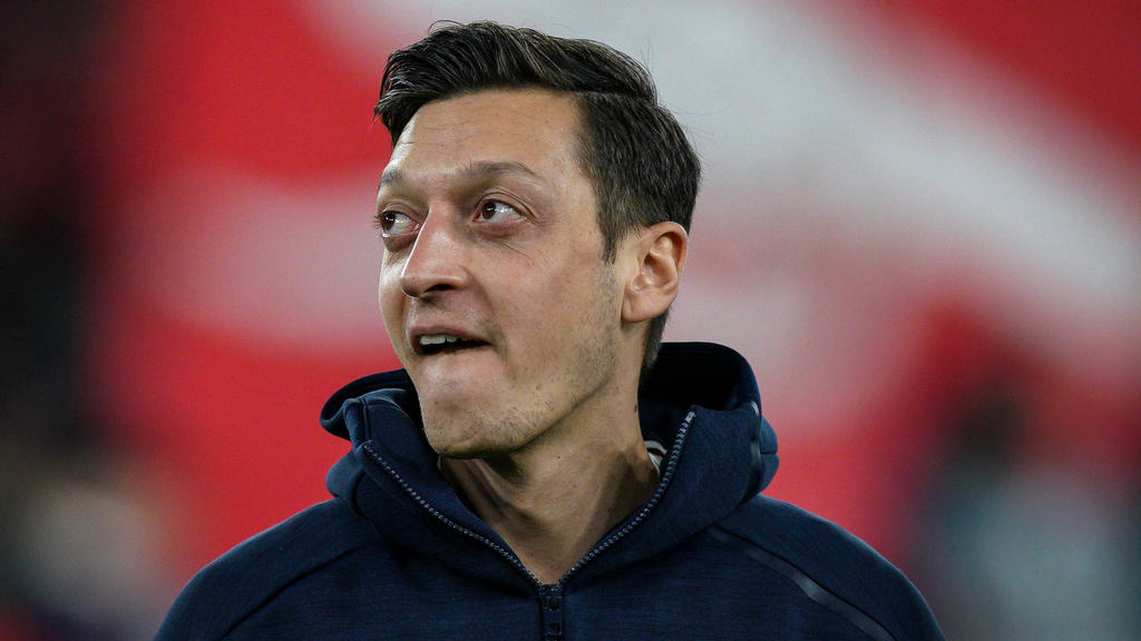 In Arsenal auf dem Abstellgleis: Mesut Özil soll angeblich ein Angebot von Fenerbahce abgelehnt haben