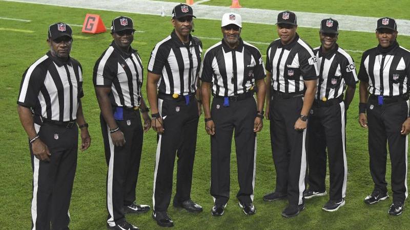 Das Schiedsrichter-Team der NFL für das Spiel zwischen Rams und Buccaneers Das Schiedsrichter-Team der NFL für das Spiel zwischen Rams und Buccaneers