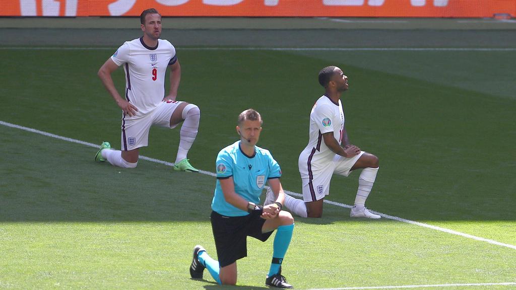 Englands Spieler setzen bei der Euro 2021 ein Statement gegen Rassismus