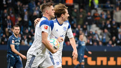 Der FC Schalke 04 jubelt über den Sieg gegen den VfL Bochum