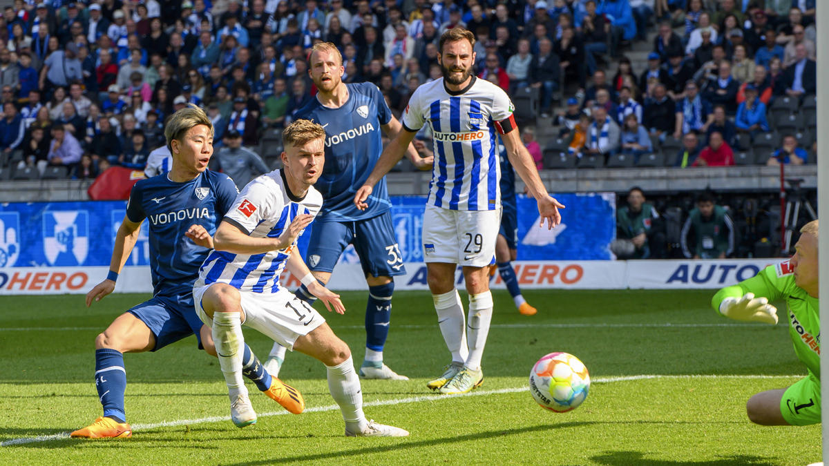 Maximilian Mittelstädt (2.v.l.) könnte Hertha BSC im Sommer verlassen