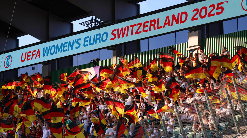 In Basel warten viele Fans auf das deutsche Frauenteam In Basel warten viele Fans auf das deutsche Frauenteam