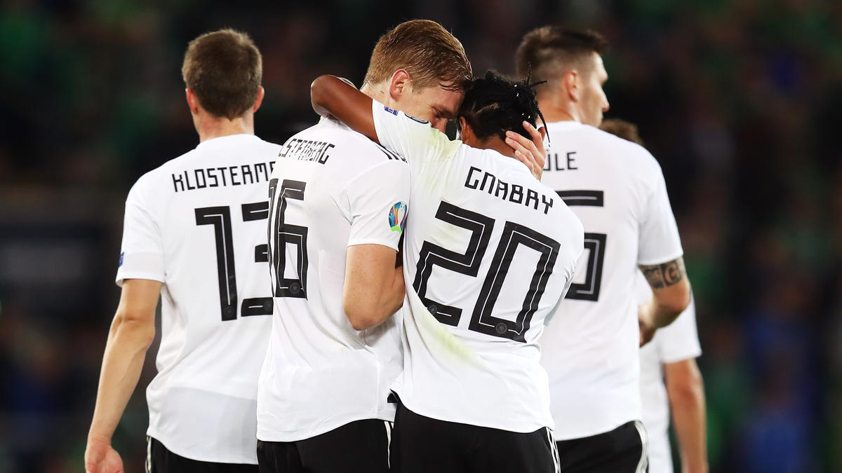 In der Nationalmannschaft Kollegen, in der Bundesliga Konkurrenten: Marcel Halstenberg und Serge Gnabry In der Nationalmannschaft Kollegen, in der Bundesliga Konkurrenten: Marcel Halstenberg und Serge Gnabry