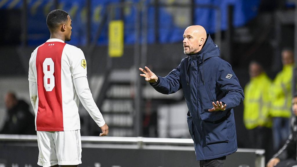 Erik ten Hag (r.) trainiert Ryan Gravenberch (l.) bei Ajax Amsterdam Erik ten Hag (r.) trainiert Ryan Gravenberch (l.) bei Ajax Amsterdam