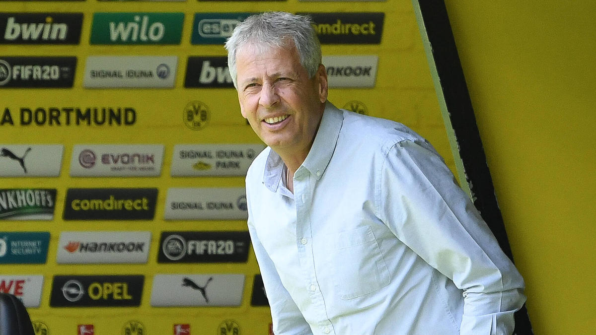 Lucien Favre está em sua terceira temporada como treinador da BVB