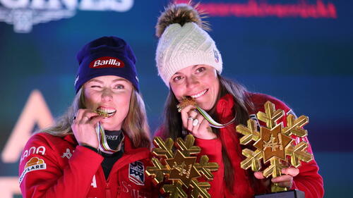 Mikaela Shiffrin (l.) hat einen WM-Rekord eingestellt