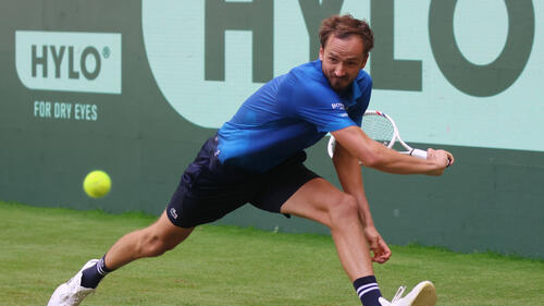 Daniil Medvedev hat sich in Halle ins Halbfinale gespielt