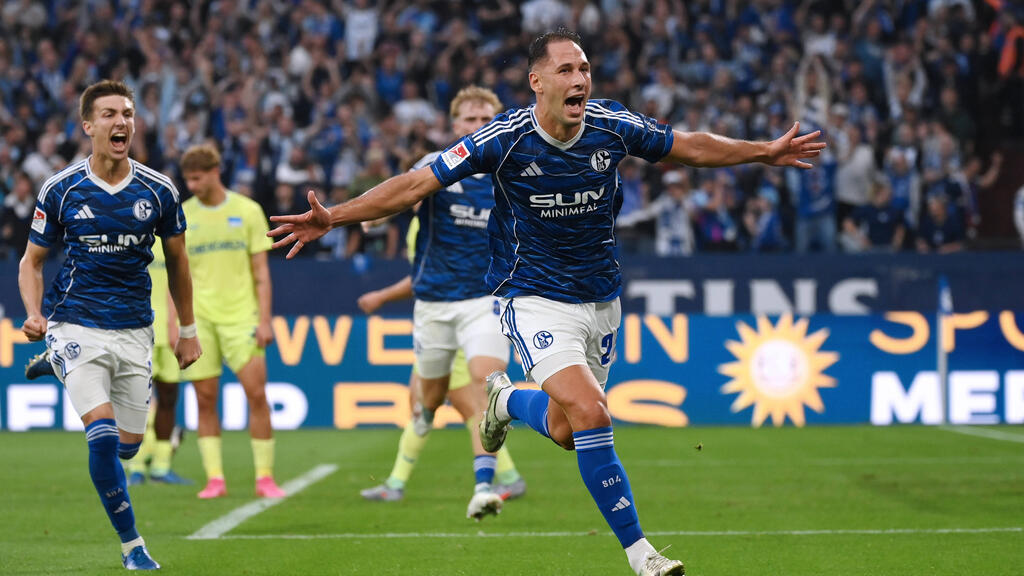 Schalke-04-zittert-sich-zum-Dreier