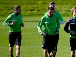 Tony Jantschke (l) ist nach seinem Kreuzband-Teilrisses wieder ins Balltraining eingestiegen