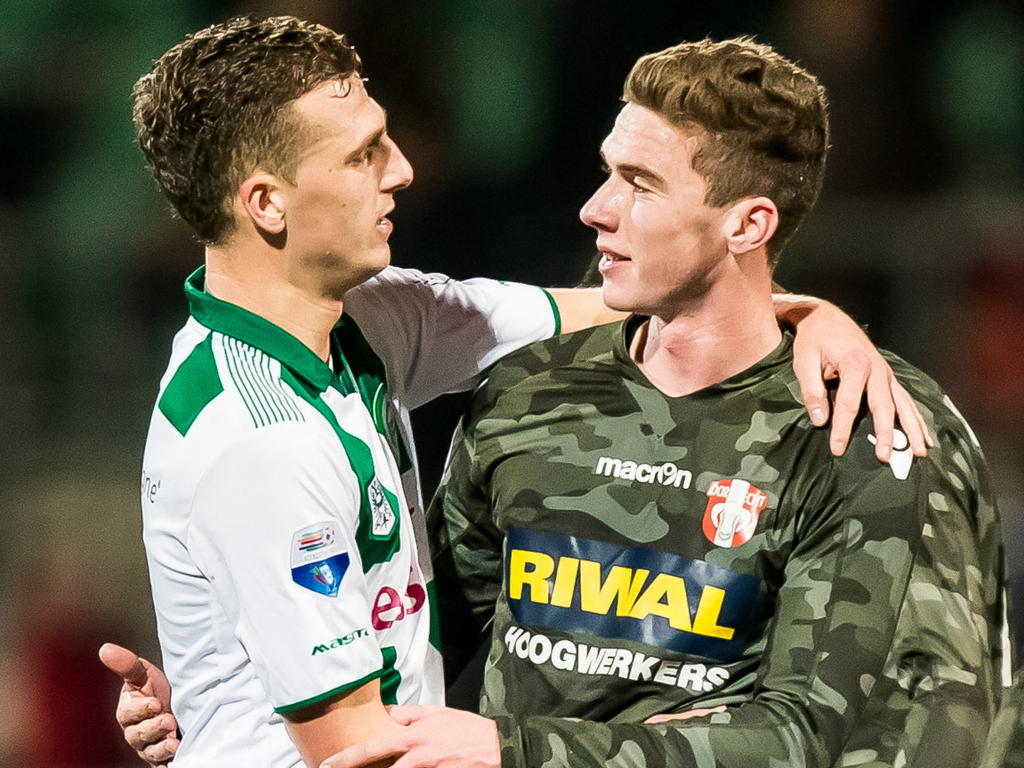Vorig seizoen speelden Yoëll van Nieff (l.) en Robin Gosens (r.) met elkaar bij FC Dordrecht, maar inmiddels is Van Nieff teruggekeerd bij FC Groningen. (20-12-2014)