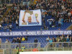 Die Lazio-Anhänger ehrten Miro Klose mit mehreren Spruchbändern und Plakaten