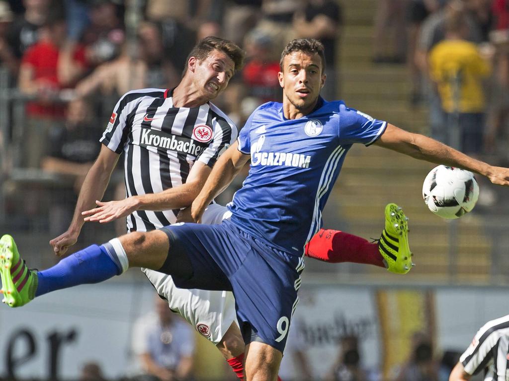 Di Santo (r.) möchte am liebsten als zentraler Stürmer spielen Di Santo (r.) möchte am liebsten als zentraler Stürmer spielen