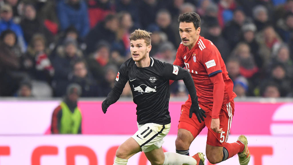 Mats Hummels (r.) vom FC Bayern muss sich auf den schnellen Timo Werner einstellen