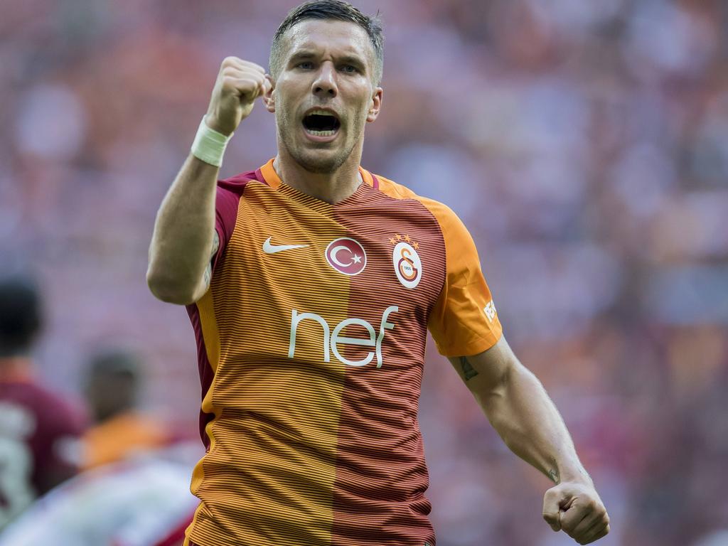 Lukas Podolski celebra un tanto conseguido con la camiseta del Galatasaray. (Foto: Imago)
