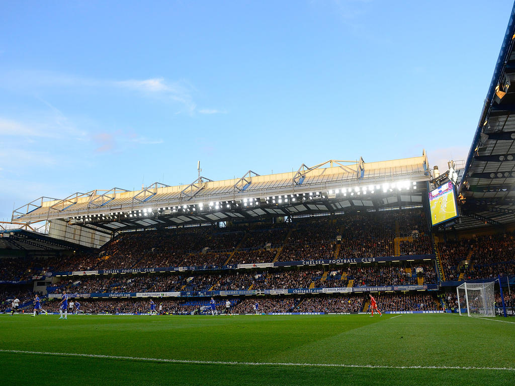 Een blik in het volle Stamford Bridge tijdens Chelsea-QPR in de Premier League. (01-11-14)