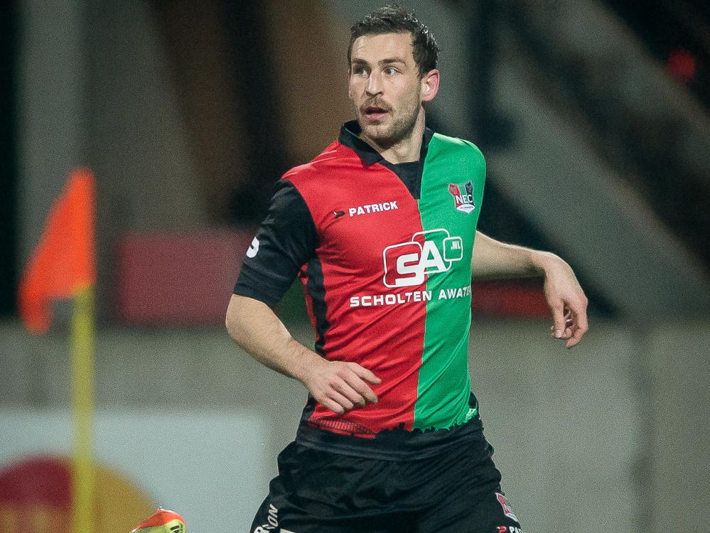 Kevin Conboy probeert het overzicht te houden tijdens een competitieduel van NEC Nijmegen met Jong FC Twente. (28-11-2014). Kevin Conboy probeert het overzicht te houden tijdens een competitieduel van NEC Nijmegen met Jong FC Twente. (28-11-2014).