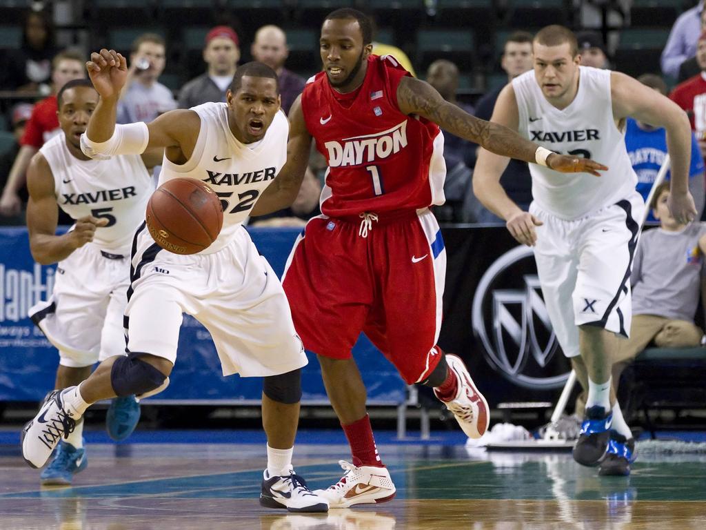Kevin Dillard (Mitte) spielt künftig in der DBB