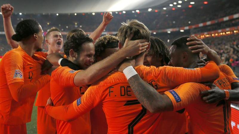 Die niederländische Nationalmannschaft besiegte Frankreich in Rotterdam mit 2:0
