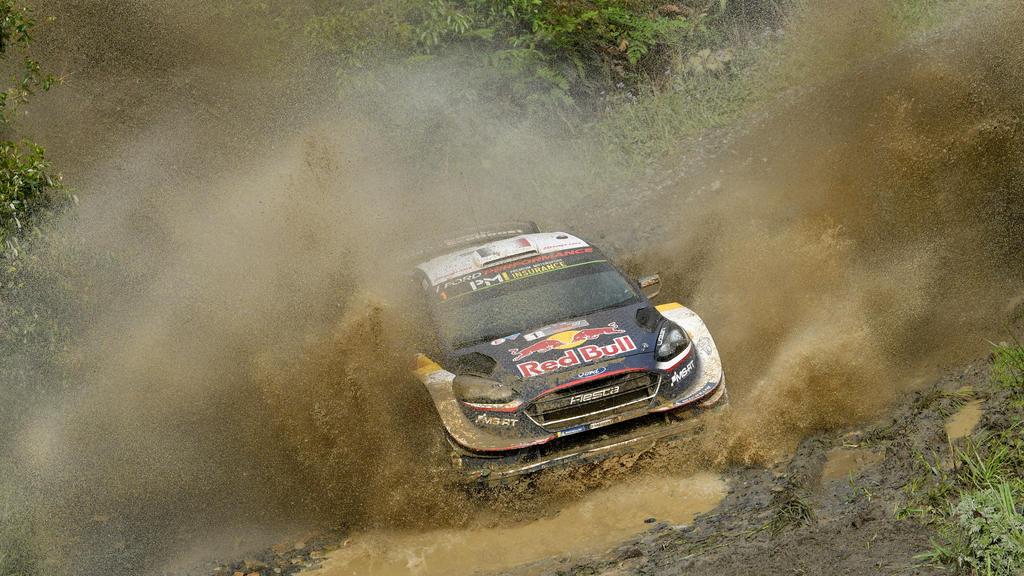 Sebastien Ogier feierte einen bizarren Titel Sebastien Ogier feierte einen bizarren Titel