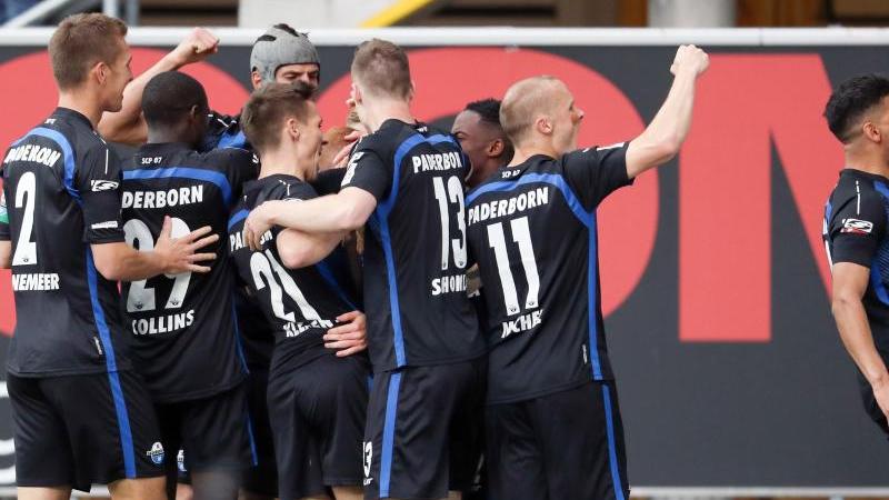 Die Paderborner Spieler könnten schon am Wochenende den Aufstieg in die Bundesliga feiern