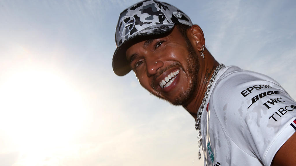 Lewis Hamilton gewann den sechsten Titel in der Formel 1 Lewis Hamilton gewann den sechsten Titel in der Formel 1