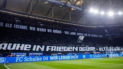 Schalke-Fans gedenken einem verstorbenen Fan