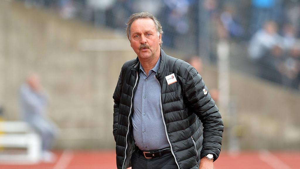 Peter Neururer fordert eine neue Zielausrichtung beim FC Schalke 04 Peter Neururer fordert eine neue Zielausrichtung beim FC Schalke 04