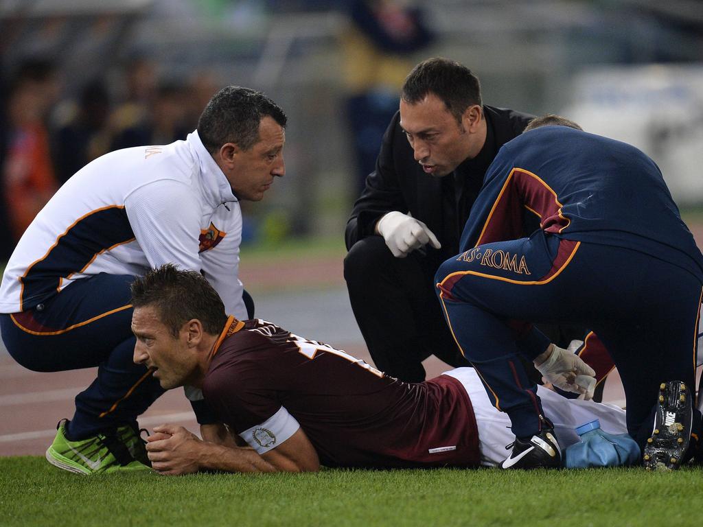 Totti hatte sich die Verletzung beim 2:0-Sieg über den SSC Neapel zugezogen Totti hatte sich die Verletzung beim 2:0-Sieg über den SSC Neapel zugezogen