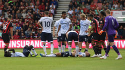 Keane y Gueye después del golpe en el suelo. (Foto: Getty)