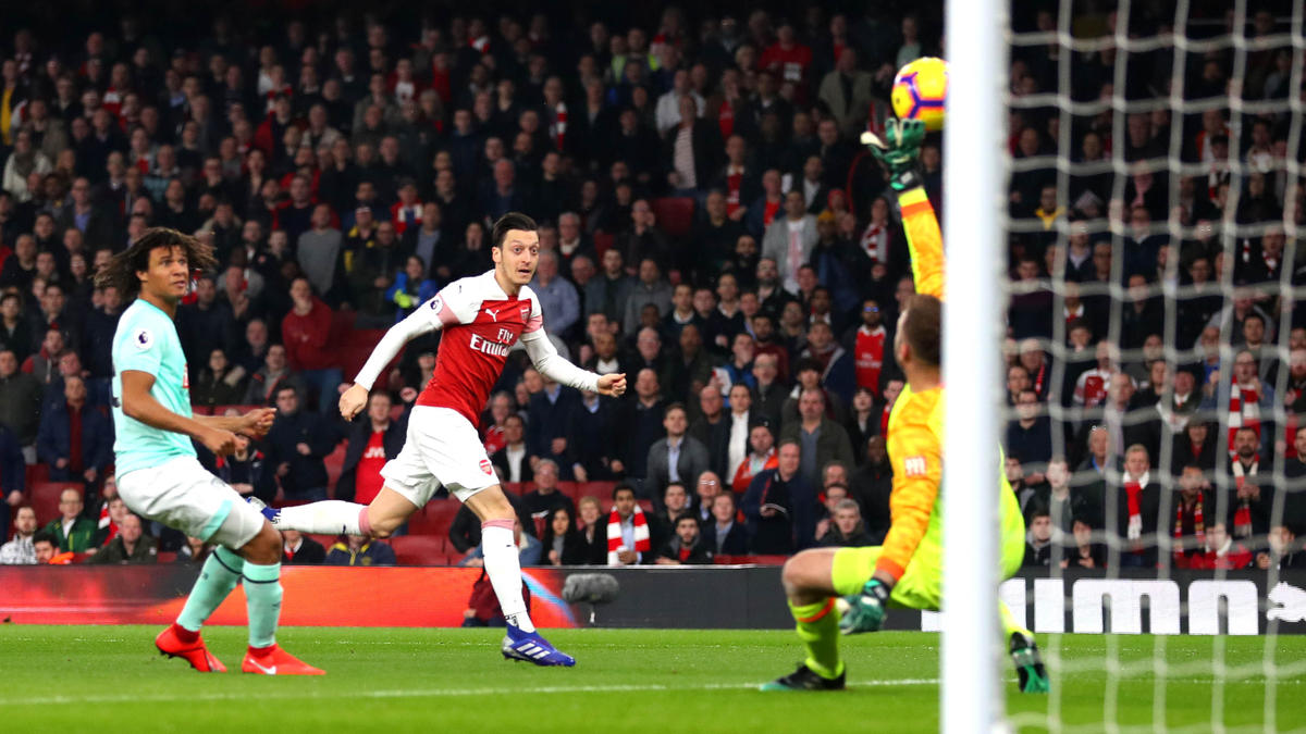Mesut Özil stellte früh die Arsenal-Weichen auf Sieg Mesut Özil stellte früh die Arsenal-Weichen auf Sieg