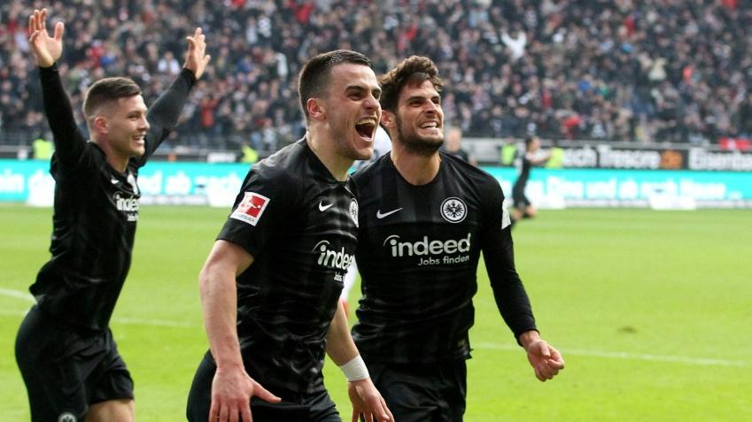 Goncalo Paciencia (r.) könnte für Eintracht Frankfurt starten