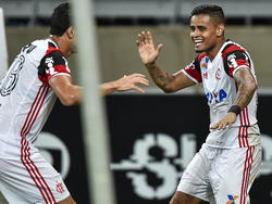 Éverton (dcha.) le dio la victoria al Flamengo contra el América. (Foto: Getty)