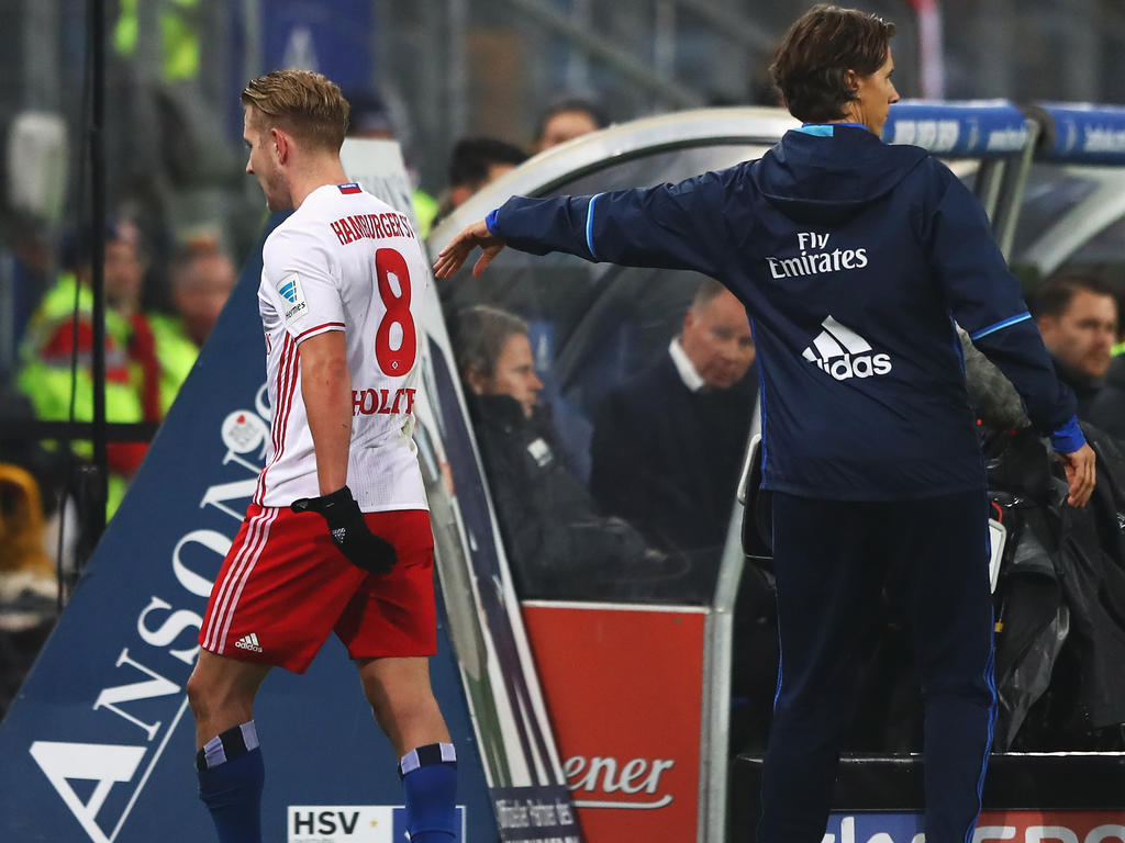 HSV-Profi Lewis Holtby musste gegen den FC Augsburg vom Feld