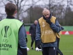 Heiko Westermann pakt zijn rust tijdens een training van Ajax. (22-02-2017)