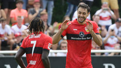 Hamadi Al Ghaddioui (r) erzielte alle drei Tore für den VfB Stuttgart
