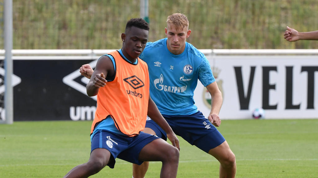 Rabbi Matondi (l.) und Timo Becker haben keine Zukunft beim FC Schalke 04 Rabbi Matondi (l.) und Timo Becker haben keine Zukunft beim FC Schalke 04
