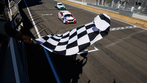 Andersens Zieldurchfahrt auf dem Nürburgring