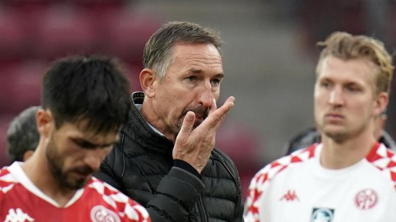 Sind die Tage von Achim Beierlorzer (M.) in Mainz gezählt? Sind die Tage von Achim Beierlorzer (M.) in Mainz gezählt?