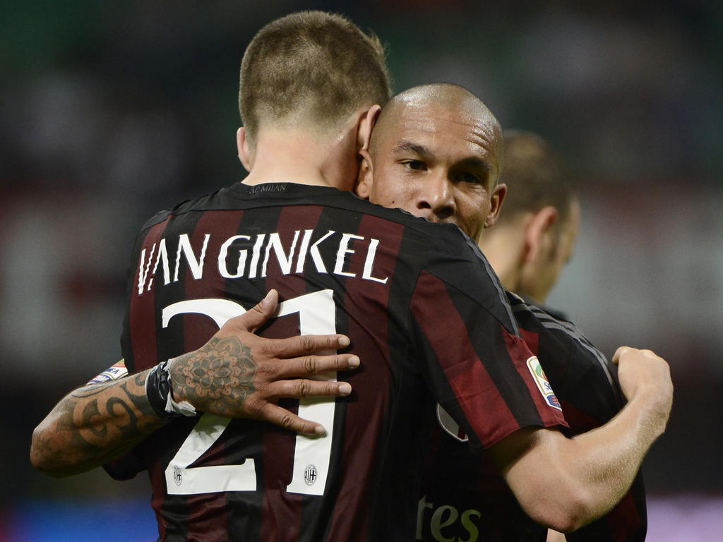 Marco van Ginkel (l.) en Nigel de Jong zoeken elkaar op na de wedstrijd AC Milan - AS Roma. Van Ginkel was beslissend met zijn eerste doelpunt in Italië. (09-05-2015)