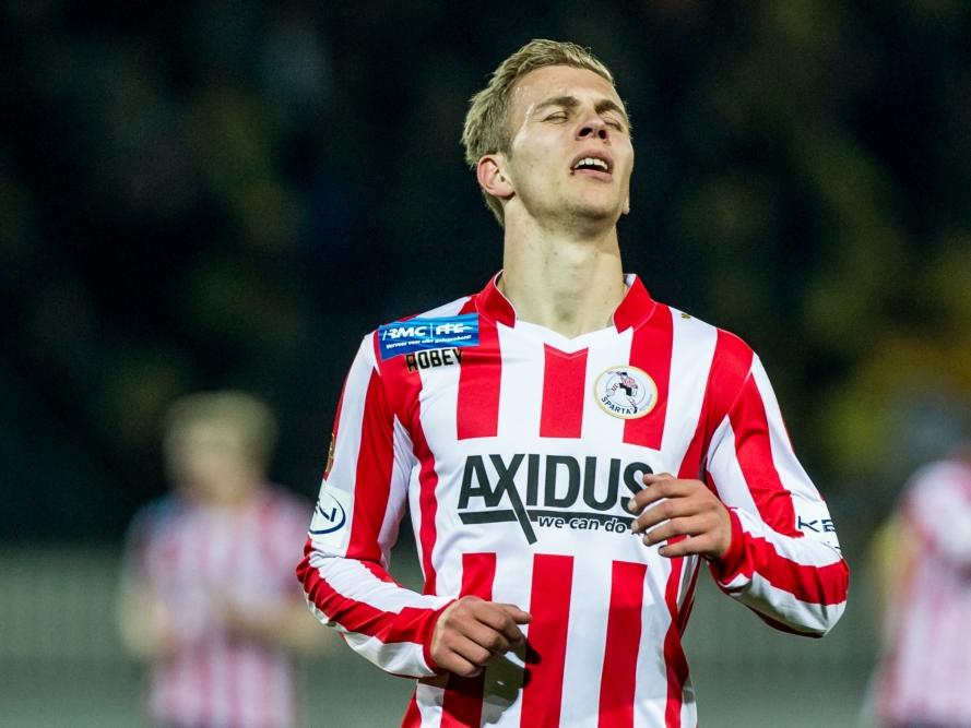 Finn Stokkers baalt van een gemiste kans tijdens het competitieduel Sparta Rotterdam - NAC Breda (01-04-2016).