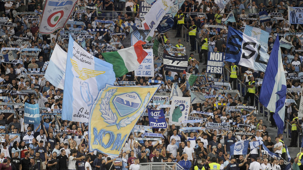 Die Lazio-Fans im Olympiastadion von Rom