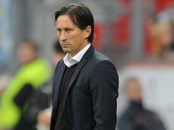 Roger Schmidt wird seine Mannschaft am Wochenende nicht auf der Bank unterstützen können