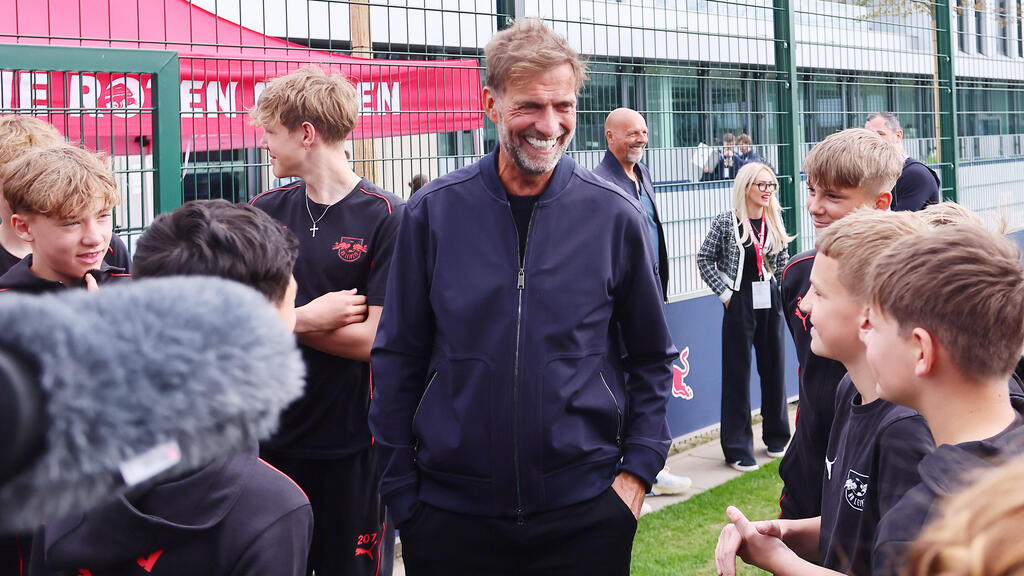 Als Spieler ist Jürgen Klopp das Lachen beim Athletiktraining vergangen Als Spieler ist Jürgen Klopp das Lachen beim Athletiktraining vergangen