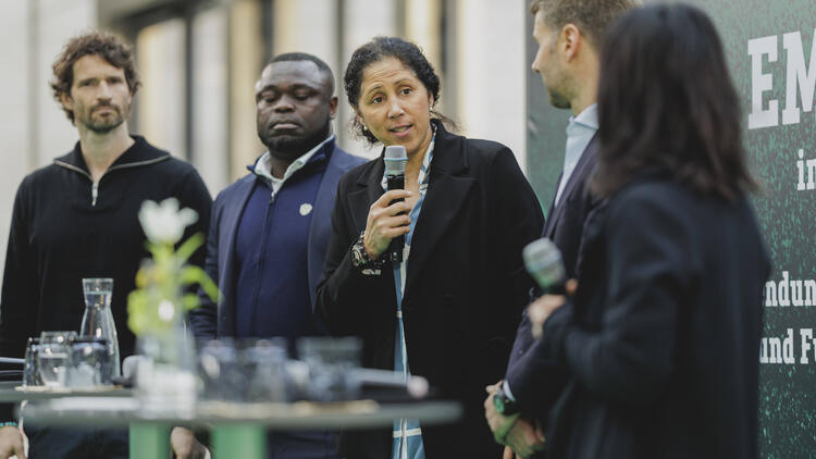 Steffi Jones steigt wohl beim FC Schalke 04 ein
