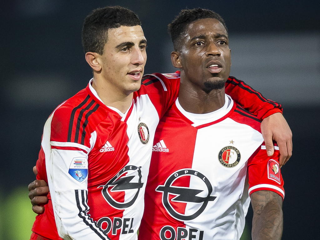 Samen met mede-invaller Bilal Başaçıkoğlu (l.) viert Ruben Schaken (r.) zijn 2-0 in het duel tussen Feyenoord en FC Dordrecht. (22-11-2014)