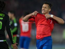 Alexis Sánchez se lamenta por una oportunidad perdida en el Chile-México. (Foto: Imago)