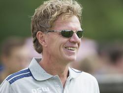 Een ontspannen Alfons Groenendijk tijdens het oefenduel tussen Go Ahead Eagles en Excelsior. (18-07-2015)
